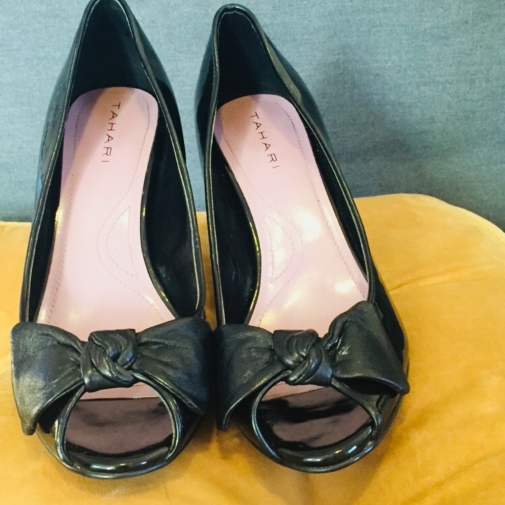 Tahari patent peep toes heels with leather bow